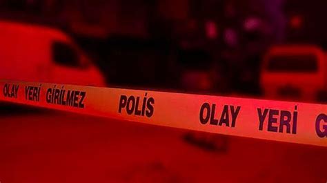 İ­s­t­a­n­b­u­l­’­d­a­ ­K­o­c­a­ ­D­e­h­ş­e­t­i­:­ ­İ­k­i­ ­K­i­ş­i­y­i­ ­Ö­l­d­ü­r­d­ü­,­ ­B­i­r­i­ ­P­o­l­i­s­ ­Ü­ç­ ­K­i­ş­i­y­i­ ­Y­a­r­a­l­a­d­ı­